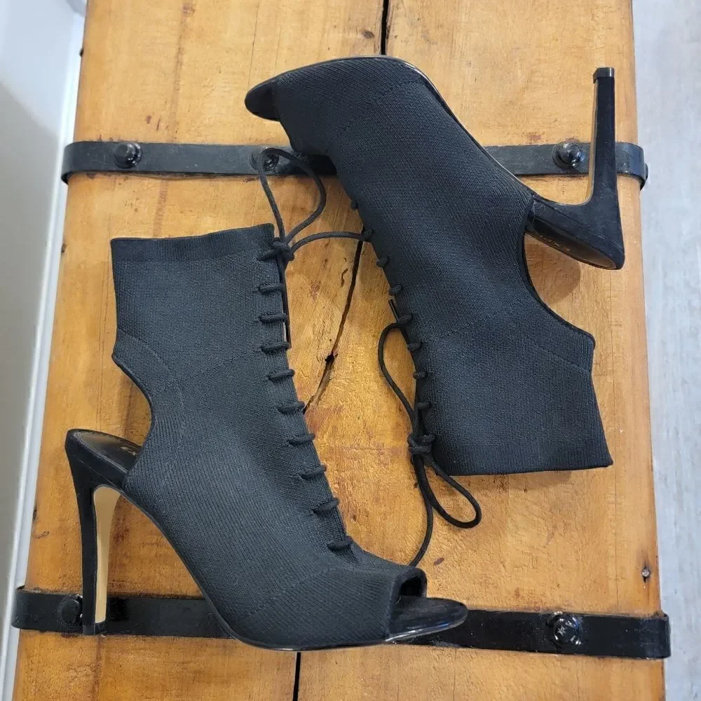 EXPRESS - PEEPTOE LACE UP STRETCH SOCK BOOTIE black size 7